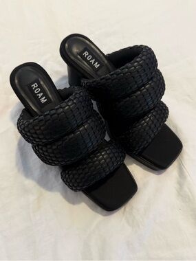 Roam Puff Heel Sandals EUC 0671